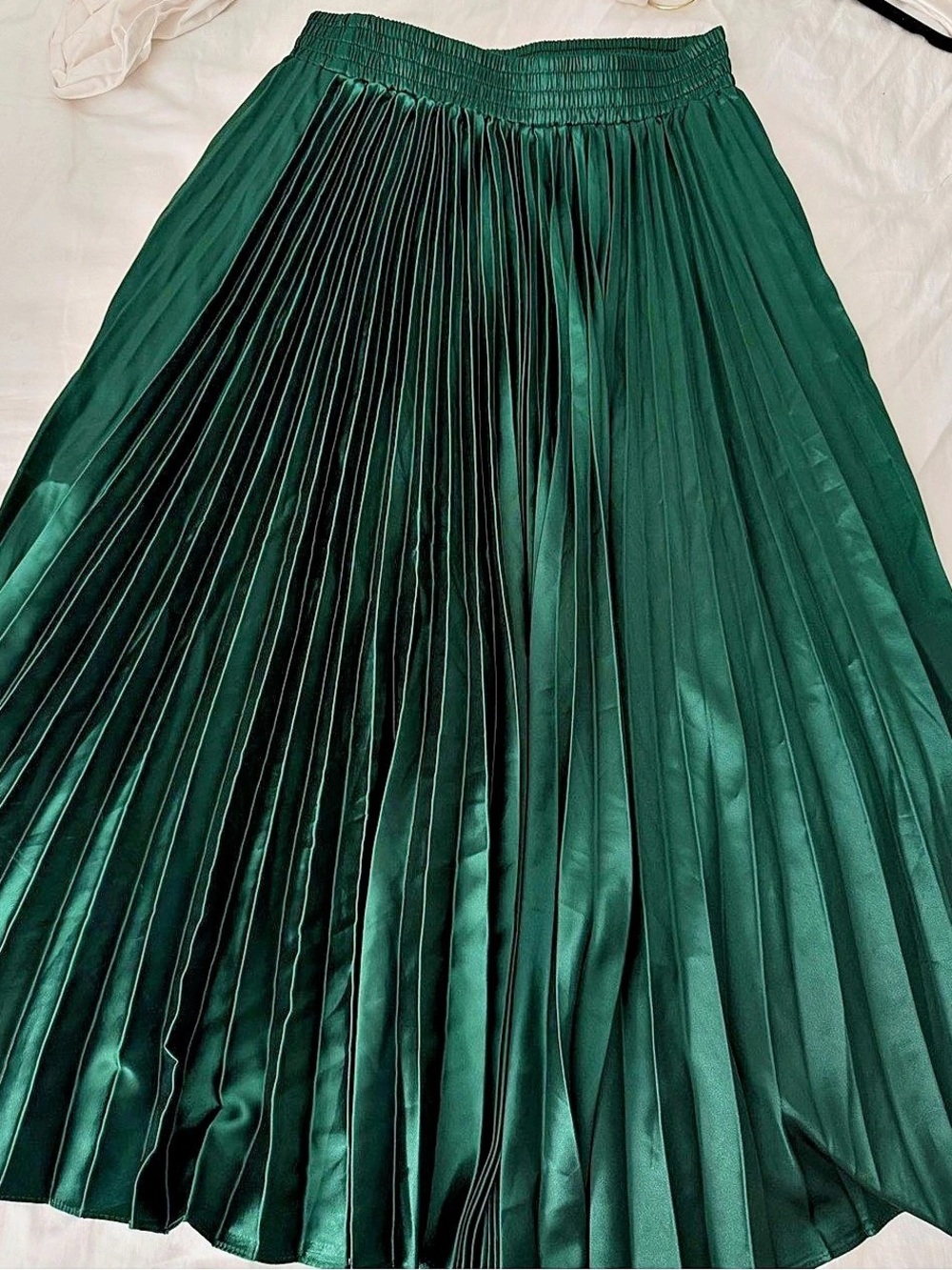 VICI Collection Home To You Pleated Satin Midi Skirt Green medium